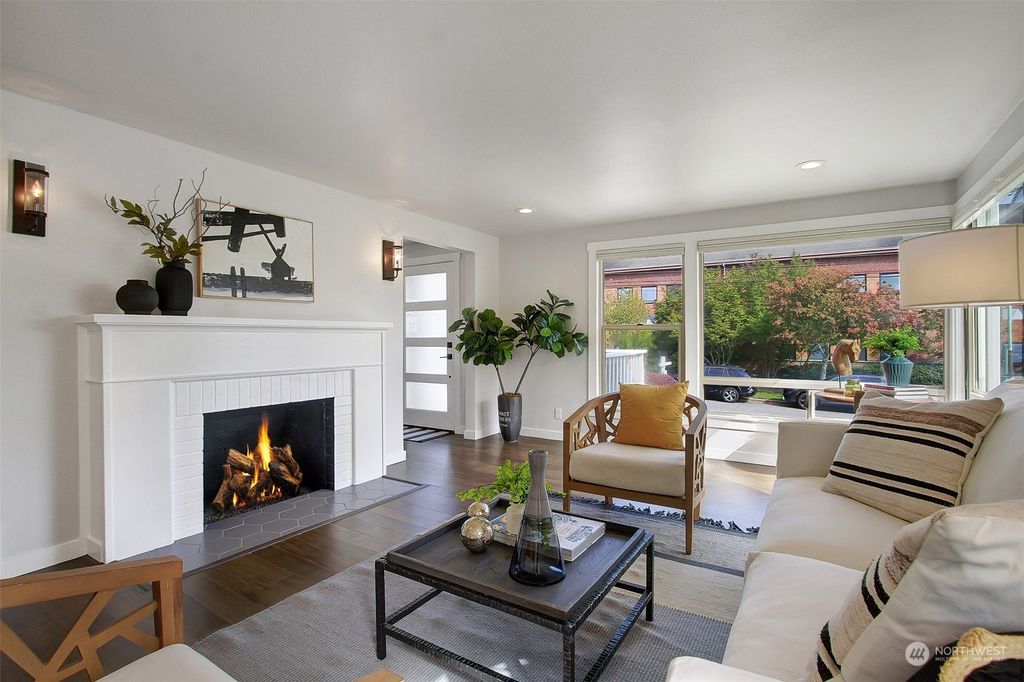 Photo of 7517 14th Avenue NW, Seattle, WA 98117 (MLS # 2292165)