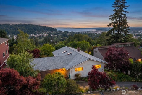 Photo of 909 Queen Street, Bellingham, WA 98229 (MLS # 2526392)