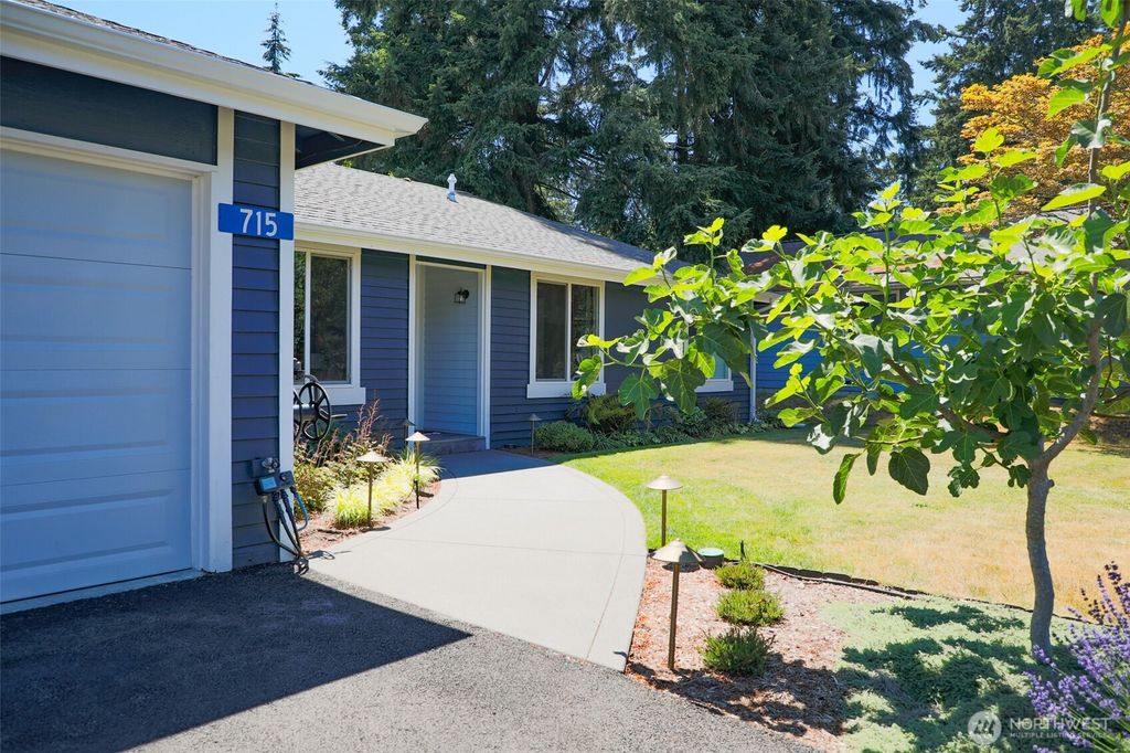 Photo of 715 NE Redbud Lane, Bremerton, WA 98311 (MLS # 2551031)