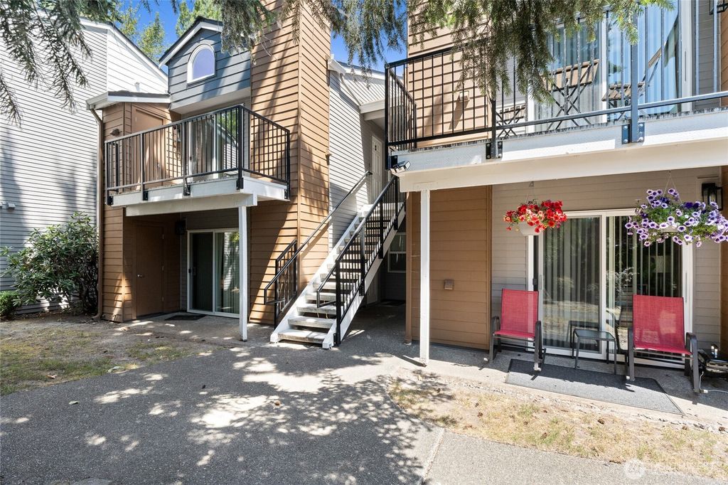 Photo of 2609 S 272nd st #28 St, Kent, WA 98032 (MLS # 2402801)