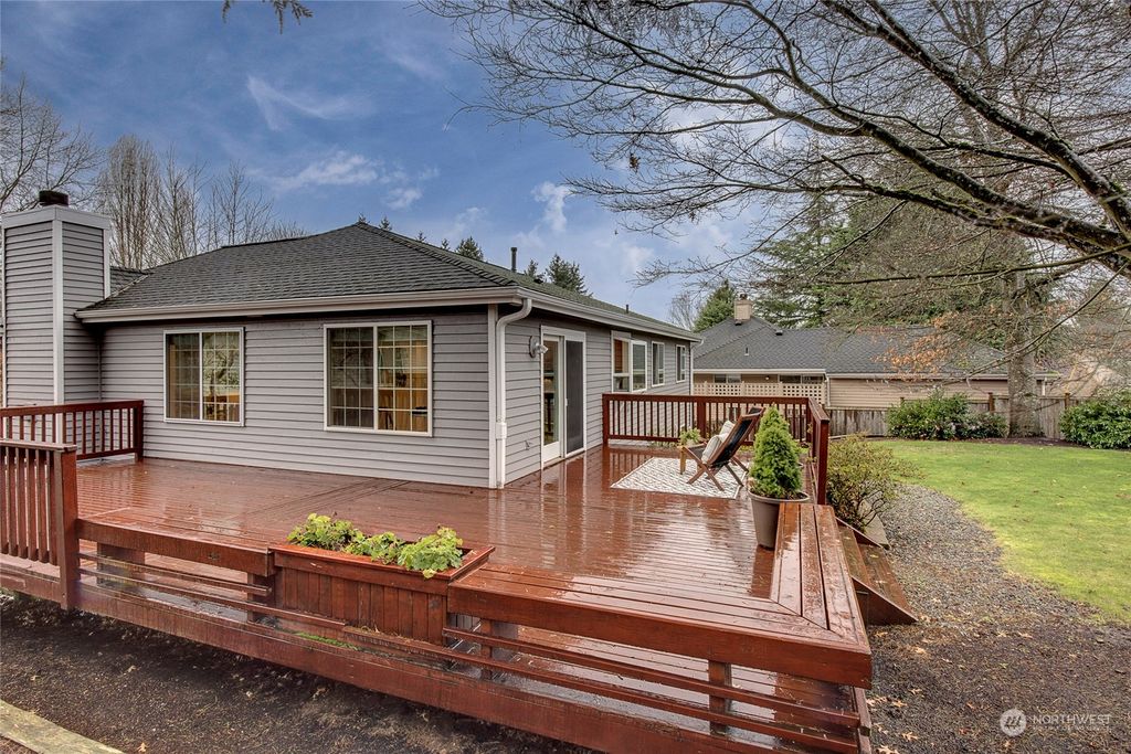 Photo of 10828 NE 64th Street, Kirkland, WA 98033 (MLS # 2203235)