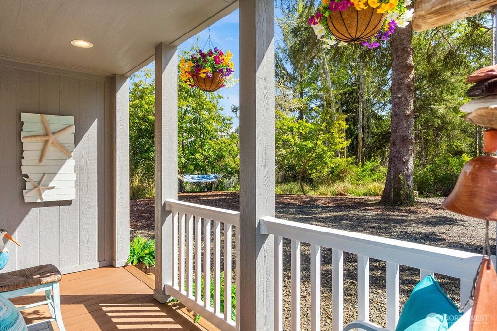 Photo of 502 W Grant Ave, Westport, WA 98595 (MLS # 2514621)