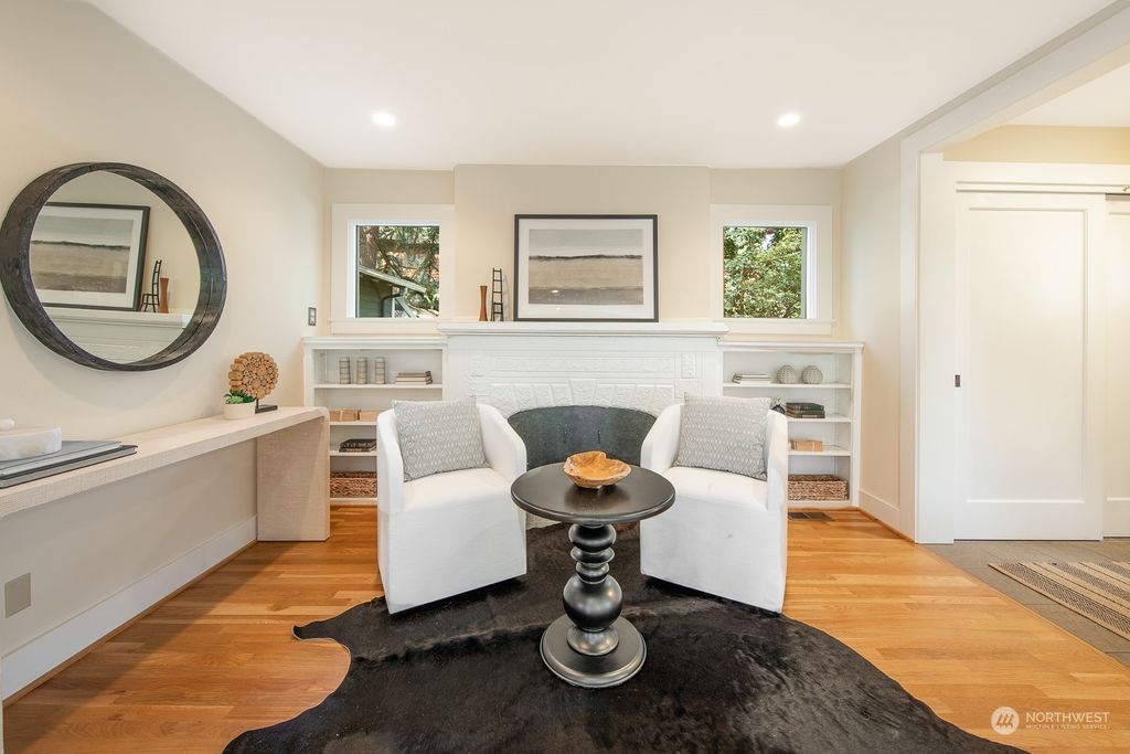 Photo of 9501 49th Avenue NE, Seattle, WA 98115 (MLS # 2210256)