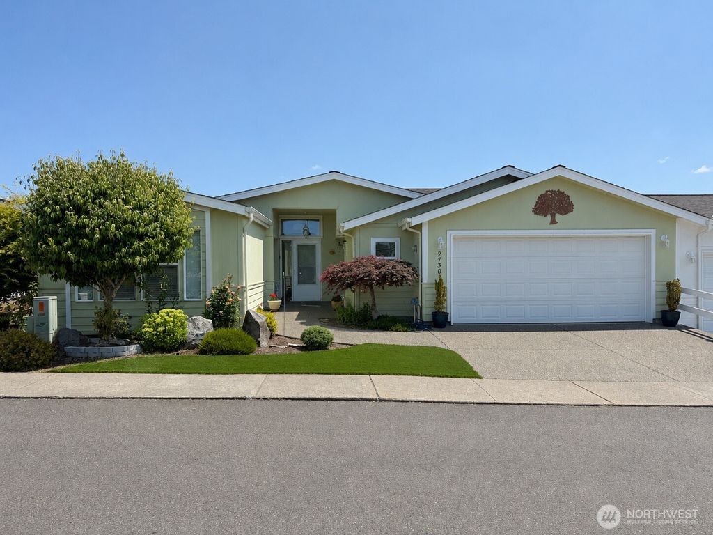 Photo of 27302 217th Place SE #116, Maple Valley, WA 98038 (MLS # 2542153)