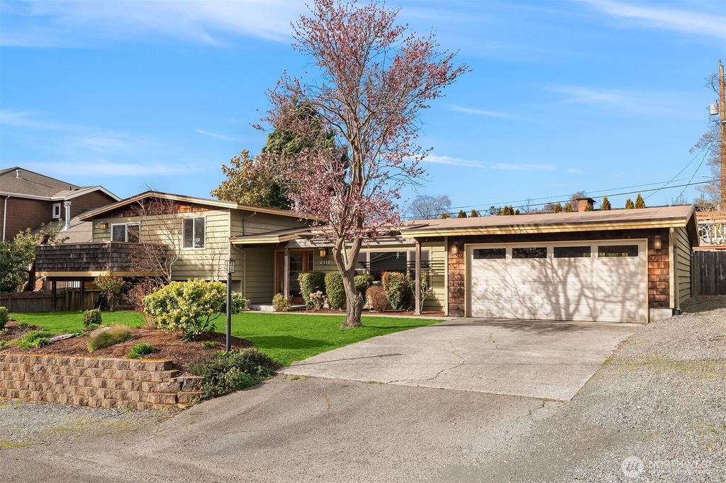 Photo of 2416 NW 198th Street, Shoreline, WA 98177 (MLS # 2489139)