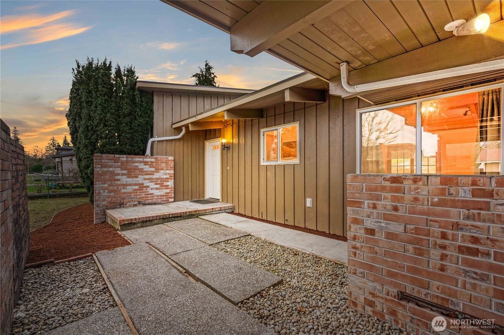 Photo of 616 117th Street S, Tacoma, WA 98444 (MLS # 2468182)