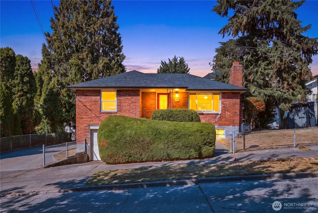 Photo of 1210 S Lucile Street, Seattle, WA 98108 (MLS # 2582678)