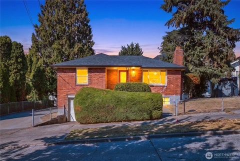 Photo of 1210 S Lucile Street, Seattle, WA 98108 (MLS # 2582678)