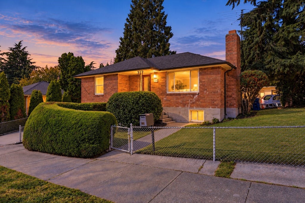 Photo of 1210 S Lucile Street, Seattle, WA 98108 (MLS # 2582678)