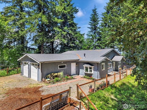 Photo of 1302 SW Bay Street, Port Orchard, WA 98366 (MLS # 2541892)