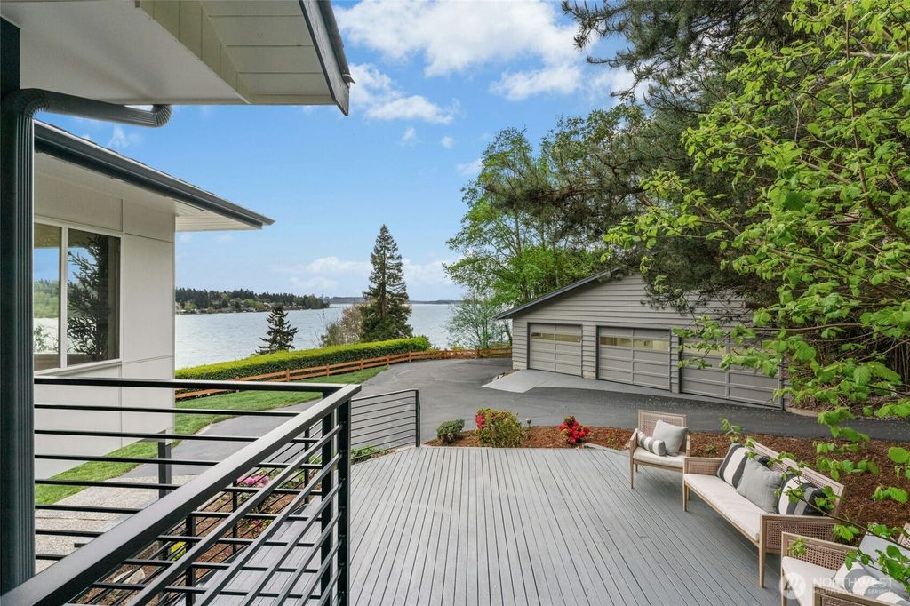 Photo of 8953 NE 116th Place, Kirkland, WA 98034 (MLS # 2512755)