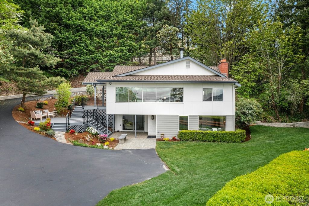 Photo of 8953 NE 116th Place, Kirkland, WA 98034 (MLS # 2512755)