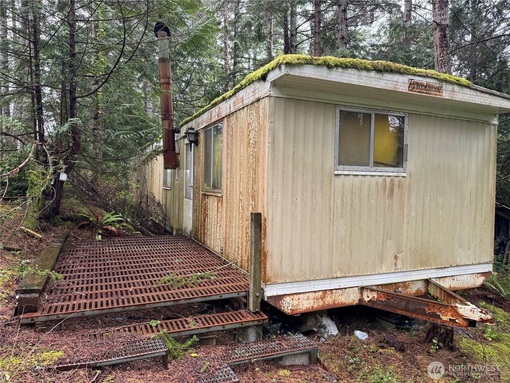 Photo of 11 Bayview Court, Brinnon, WA 98320 (MLS # 2495764)