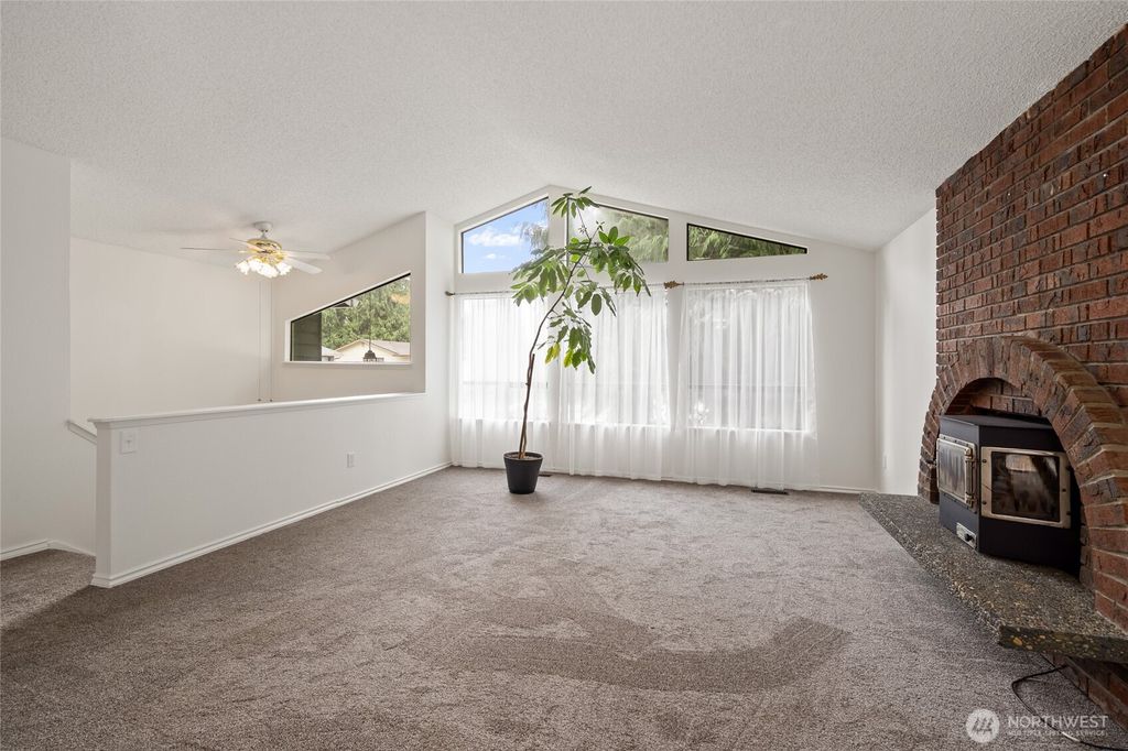 Photo of 5718 140th Place SE, Everett, WA 98208 (MLS # 2416155)