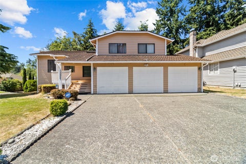 Photo of 32827 12th Avenue SW, Federal Way, WA 98023 (MLS # 2556370)