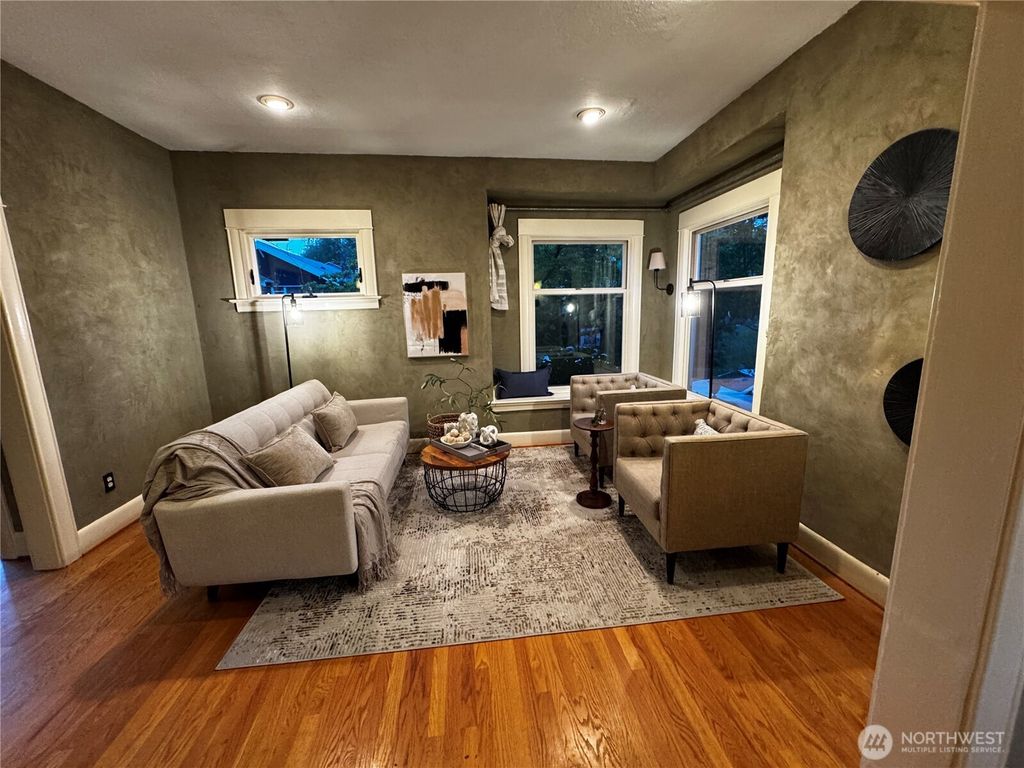 Photo of 3115 E Jefferson St, Seattle, WA 98122 (MLS # 2504466)