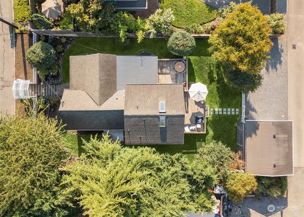 Photo of 621 Walnut Street, Edmonds, WA 98020 (MLS # 2140618)