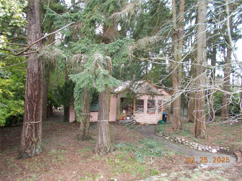 Photo of 604 N 143rd Street, Seattle, WA 98133 (MLS # 2346362)