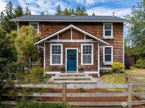 Photo of 9762 NE Pine Street, Bainbridge Island, WA 98110 (MLS # 2539037)