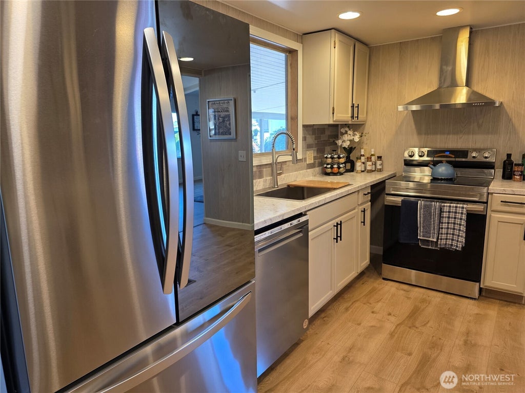 Photo of 2500 Alder Street #204, Milton, WA 98354 (MLS # 2563488)