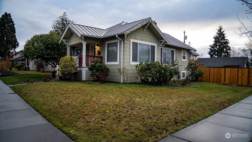 Photo of 1702 Rainier Avenue, Everett, WA 98201 (MLS # 2026527)