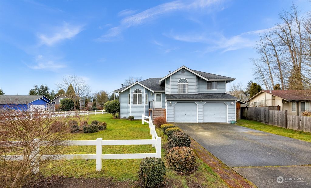Photo of 9504 53rd Avenue NE, Marysville, WA 98270 (MLS # 2328450)