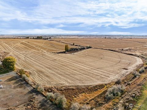 Photo of 0 NKA Hawk 4 Lane, Connell, WA 99326 (MLS # 2312266)