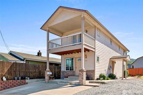 Photo of 203 Marr Street, Wenatchee, WA 98801 (MLS # 2456292)