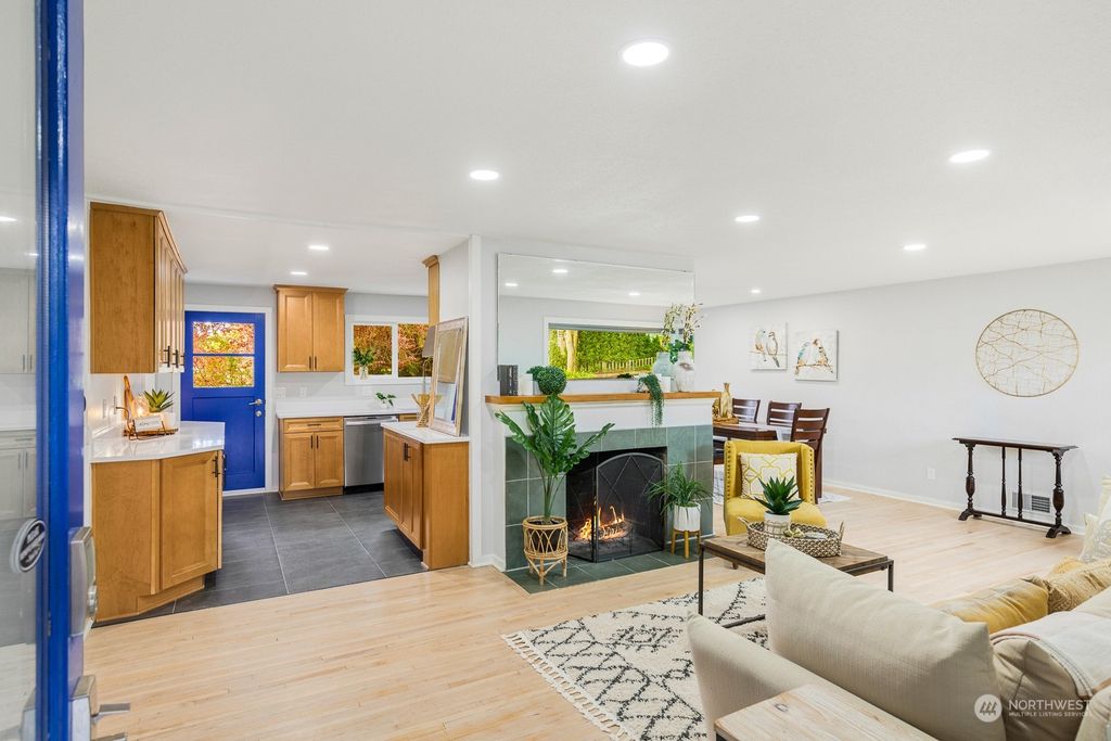 Photo of 10416 Roosevelt Way NE, Seattle, WA 98125 (MLS # 2156372)