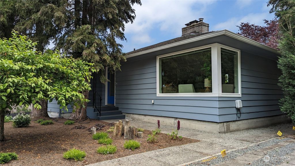 Photo of 10416 Roosevelt Way NE, Seattle, WA 98125 (MLS # 2156372)