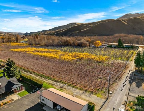 Photo of 3765 Iroquois Lane, Wenatchee, WA 98801 (MLS # 2457565)