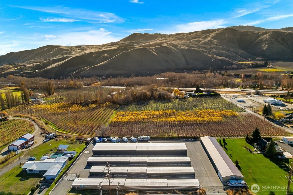 Photo of 3765 Iroquois Lane, Wenatchee, WA 98801 (MLS # 2457565)