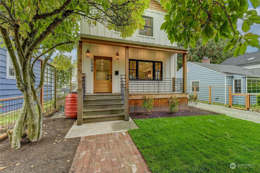 Photo of 7048 33rd Avenue NE, Seattle, WA 98115 (MLS # 2169862)