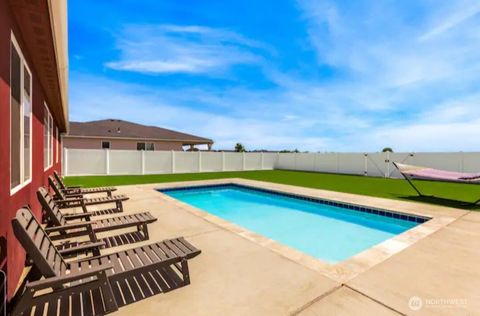 Photo of 808 Q Street SW, Quincy, WA 98848 (MLS # 2503019)