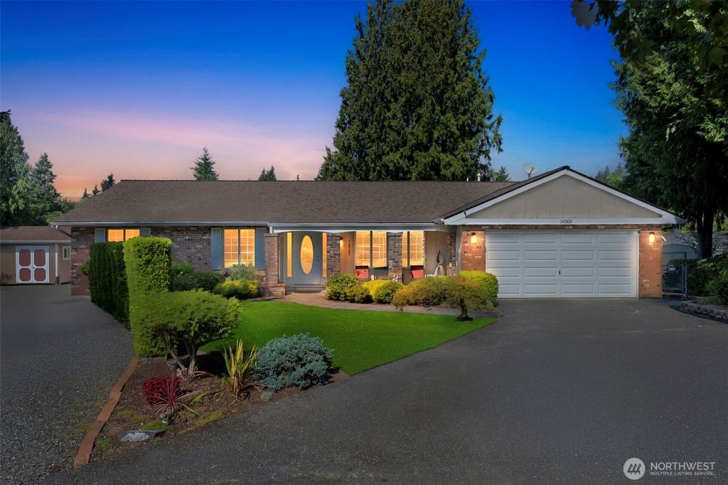Photo of 14305 139th Place SE, Renton, WA 98059 (MLS # 2433897)