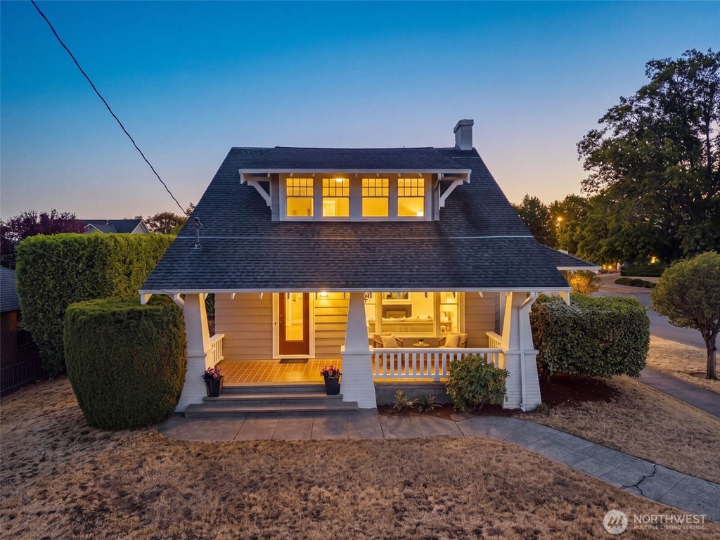 Photo of 1557 Thorndyke Avenue W, Seattle, WA 98199 (MLS # 2579251)