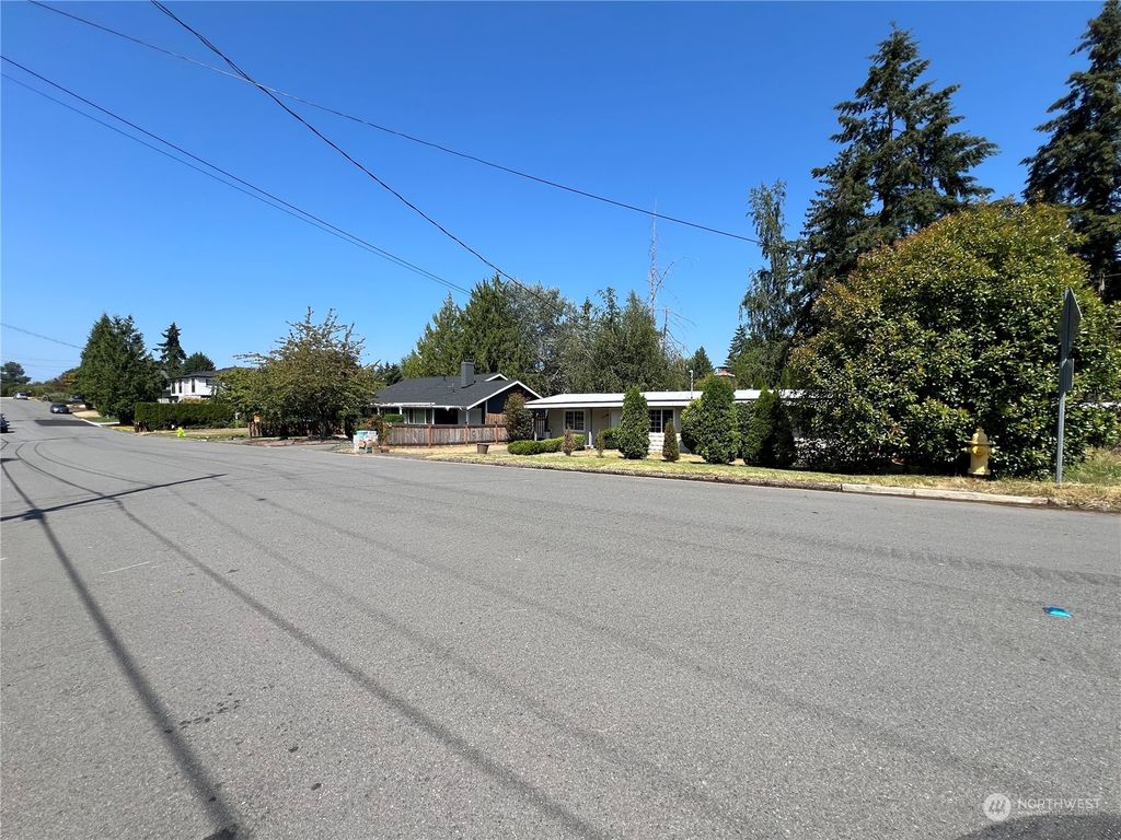 Photo of 15546 SE 9th Street, Bellevue, WA 98007 (MLS # 2275845)