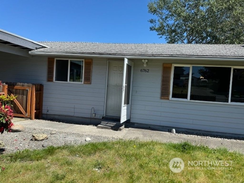 Photo of 6762 17th Avenue SW, Seattle, WA 98106 (MLS # 2264074)