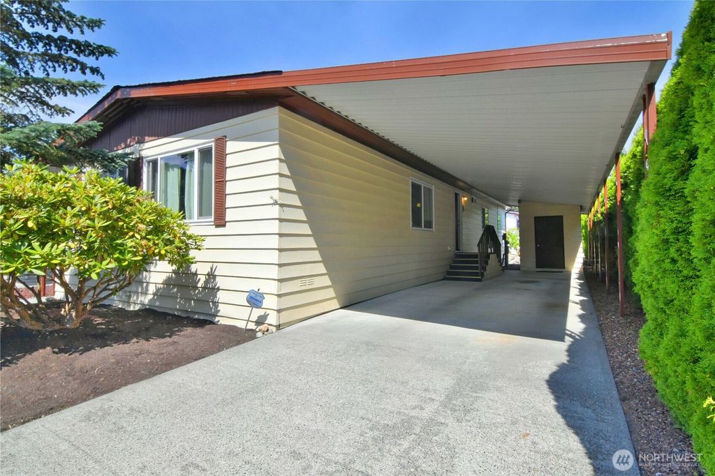 Photo of 620 112th Street SE #174, Everett, WA 98208 (MLS # 2420355)