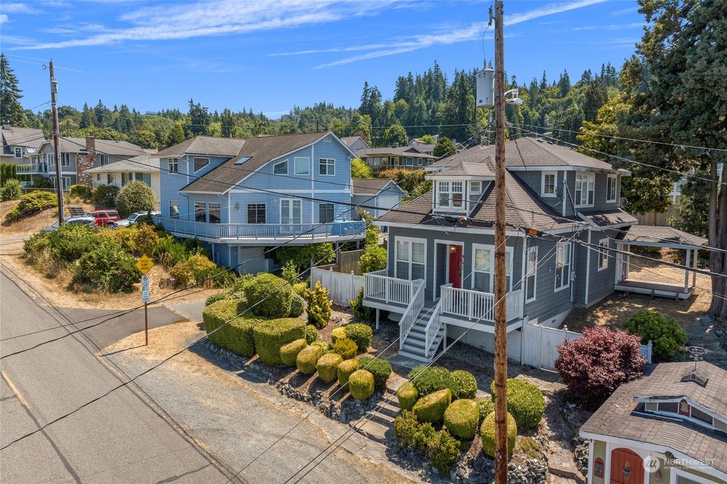Photo of 941 2nd Street, Mukilteo, WA 98275 (MLS # 2162540)