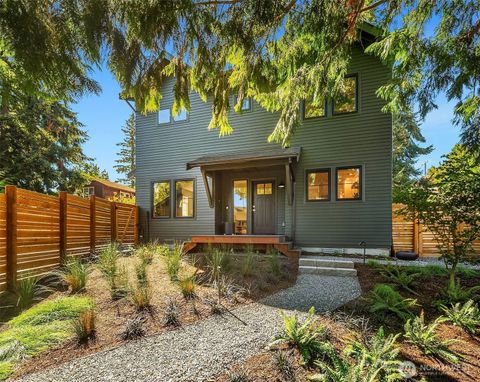 Photo of 10421 41st Avenue SW, Seattle, WA 98146 (MLS # 2421089)