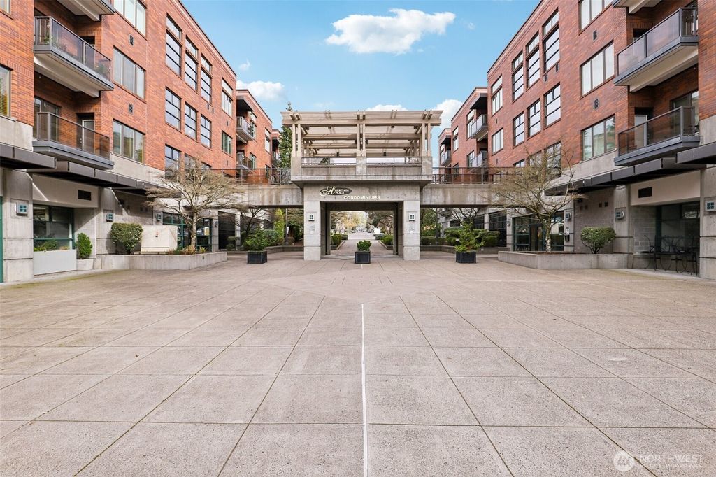 Photo of 300 W 8th Street #209, Vancouver, WA 98660 (MLS # 2494962)