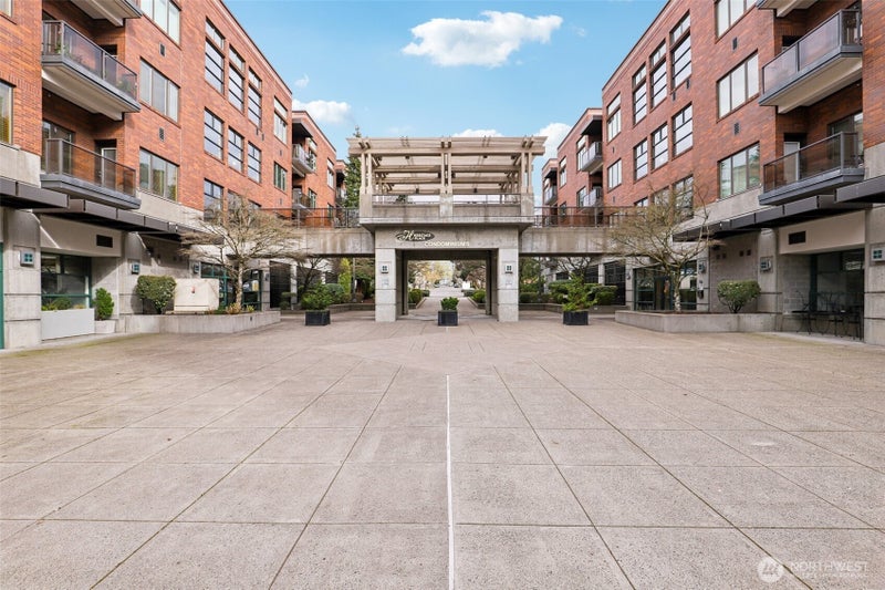 300 W 8th Street 209