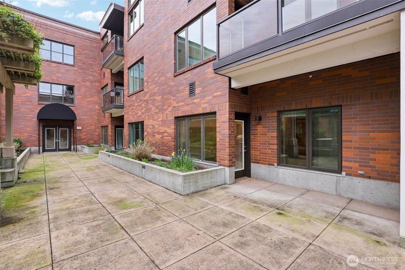 300 W 8th Street 209