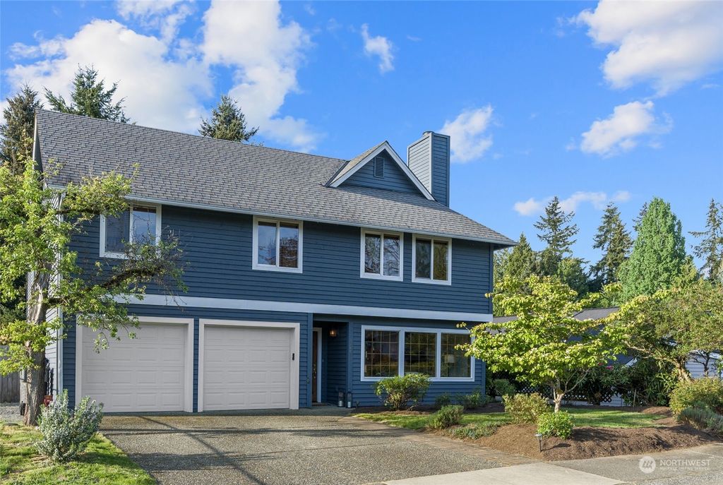 Photo of 12608 NE 81st Place, Kirkland, WA 98033 (MLS # 2069355)