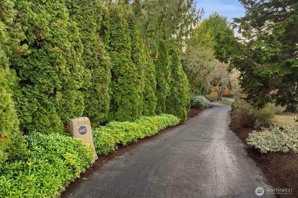 Photo of 440 SW 185th Place, Normandy Park, WA 98166 (MLS # 2476343)