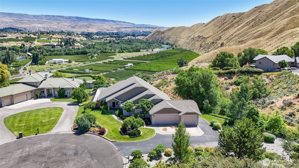 Photo of 2985 Eastview Lane, Wenatchee, WA 98801 (MLS # 2539386)
