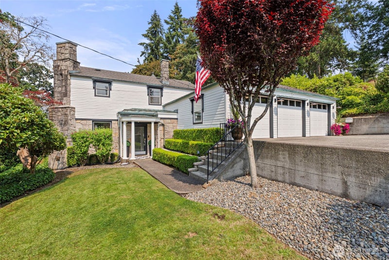 177 NE Fair Oaks Terrace