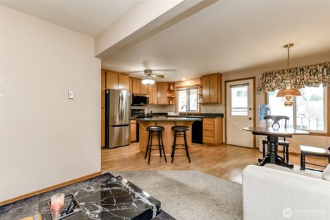 Photo of 32612 3rd Place S #18C, Federal Way, WA 98003 (MLS # 2483040)