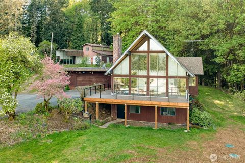 Photo of 731 Carnine Road, Castle Rock, WA 98611 (MLS # 2514634)